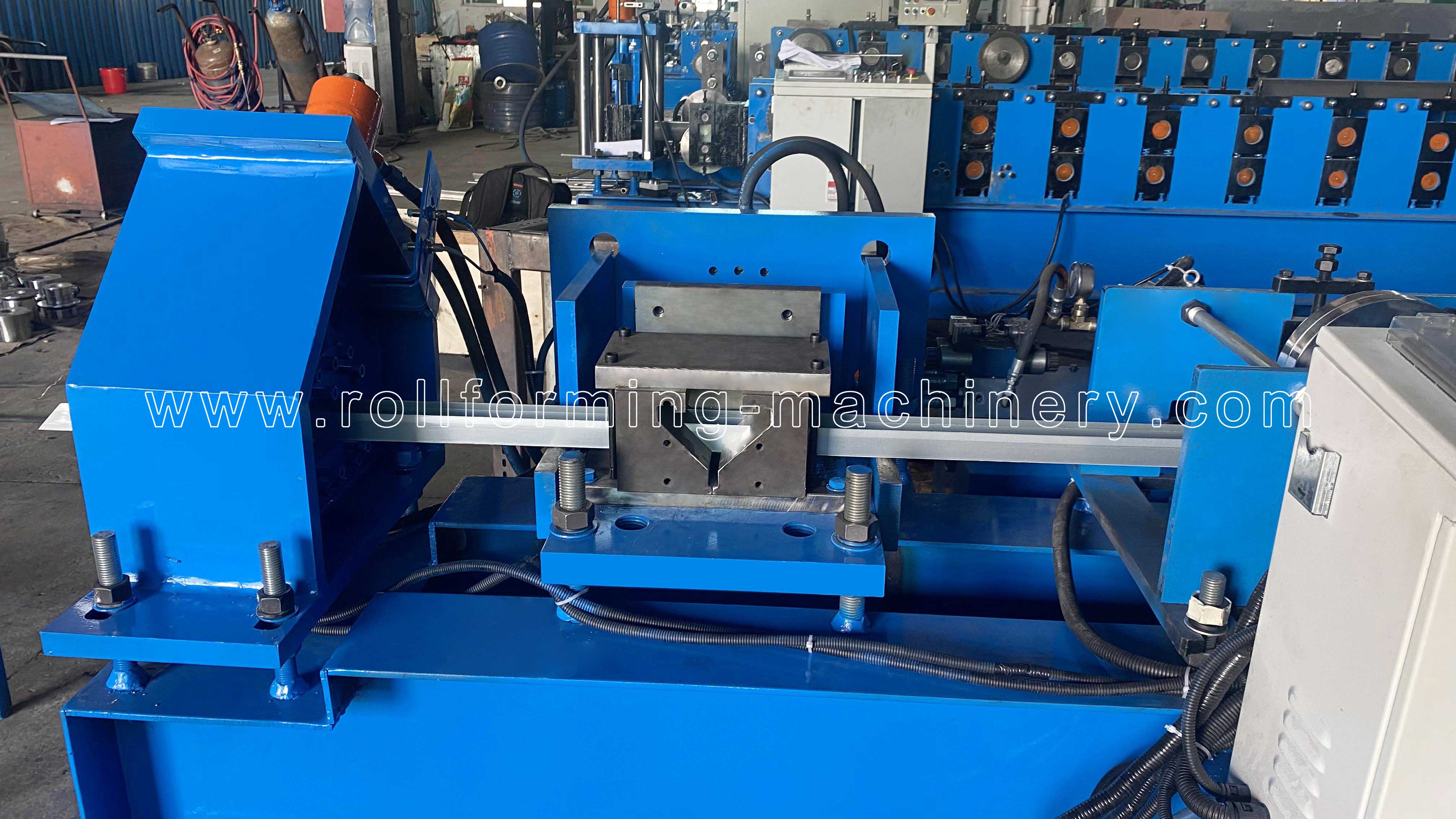 Dispositivo de corte hidr&aacute;ulico en &aacute;ngulo de 45 grados